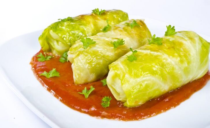 With gout, a hearty dish will be perch rolls with cottage cheese on Chinese cabbage